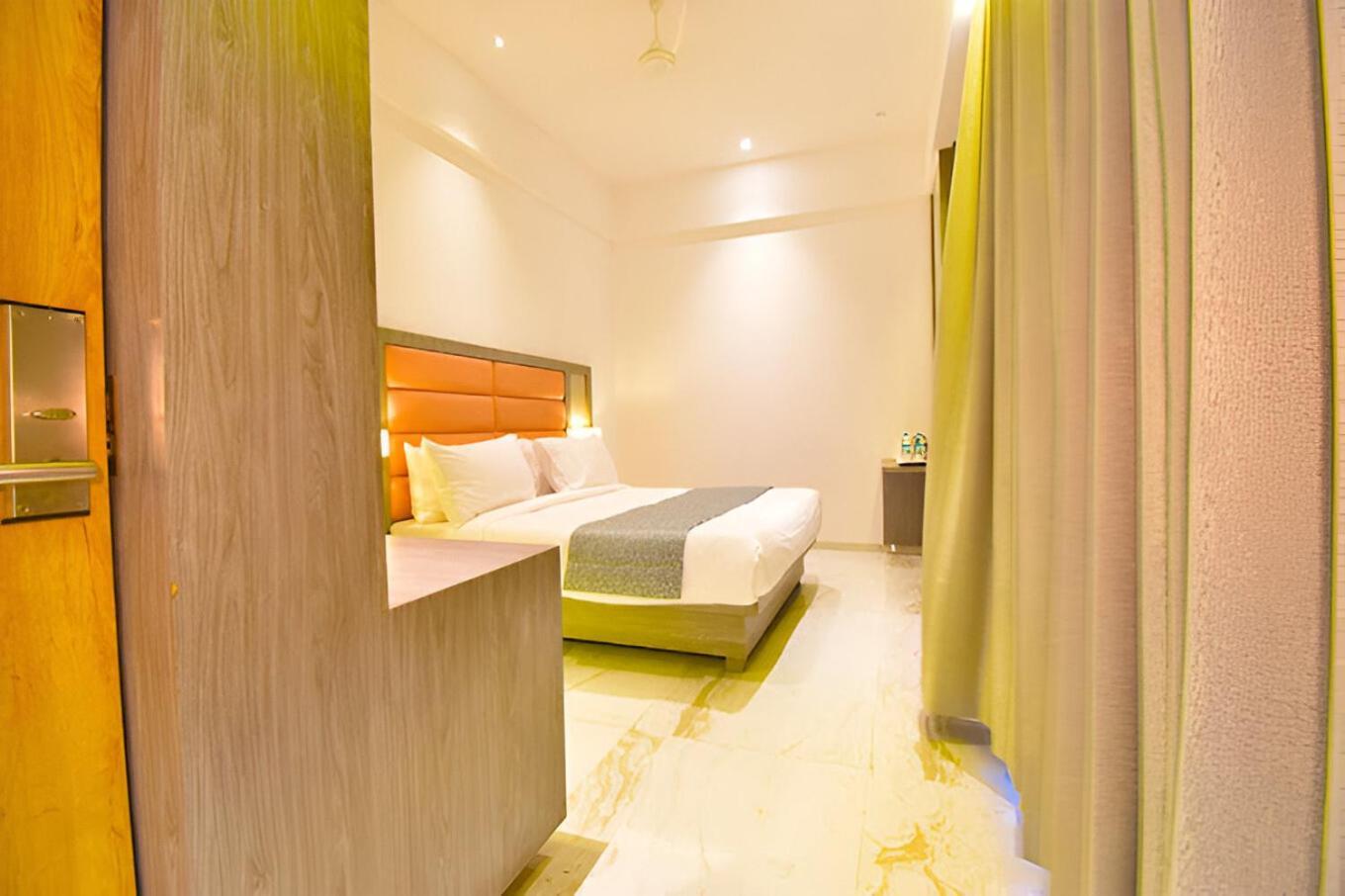 Glitz Hotels La Dahlia - Premium Thane Exterior photo